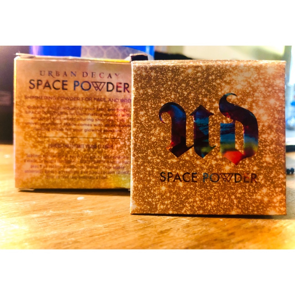 3/$15 Urban Decay Space Powder - Face Highlighter